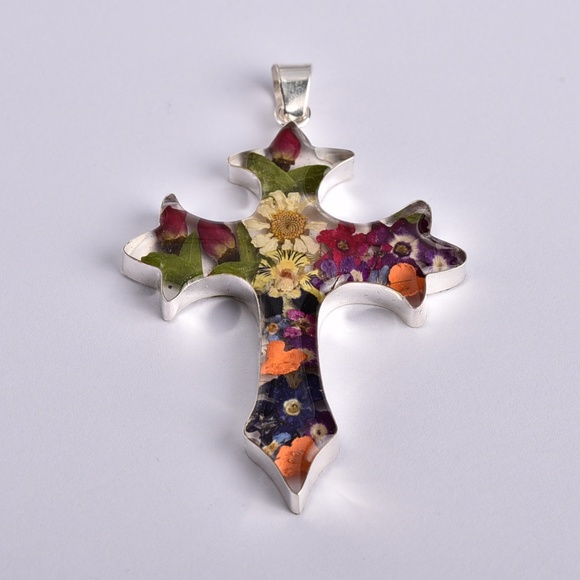 Jewelry - Flowers in Resin 925 Cross Pendant